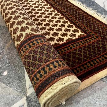 Chain Link Design Brown Woolen Carpet Manufacturers in Al Khawr